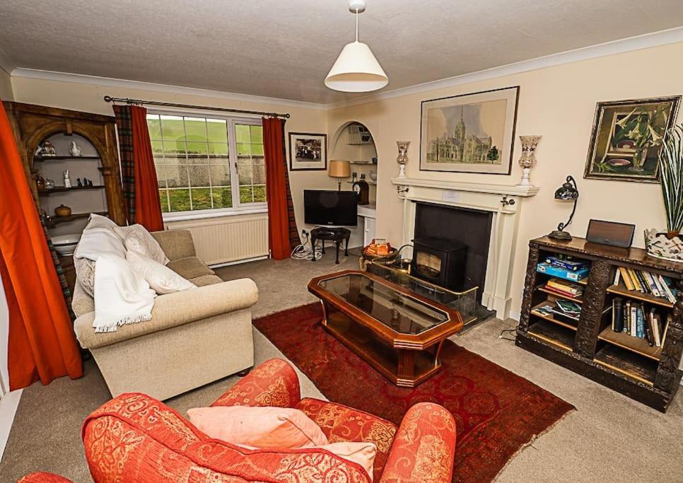 West Lodge 3 Bedrooms, Near Golf Course And River Turriff ภายนอก รูปภาพ